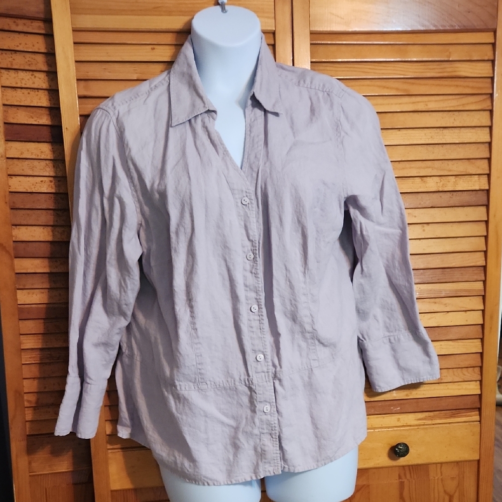 Kate Hill Women's Light Gray Button-Down Shirt